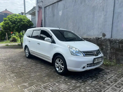 Nissan Grand livina 2012