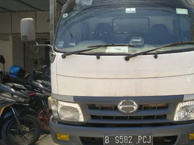 Hino Dutro 2014