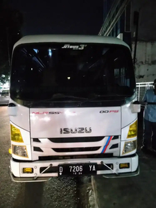 Isuzu Elf Minibus 2019