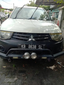 Mitsubishi Strada Triton 2012