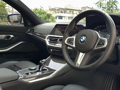 BMW 320i Touring M Sport Facelift Wagon At 2021 Putih