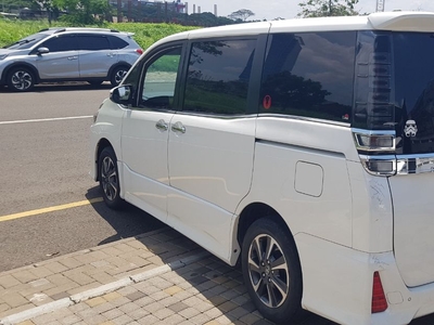 Toyota Voxy 2.0 A/T tahun 2018 Kondisi Mulus Terawat Istimewa