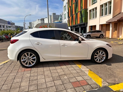 Mazda 3 Skyactiv AT 2018 White Km low 44rb DP 29jt Auto Approved