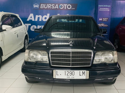 1995 Mercedes Benz E-Class E 220 2.2L MT