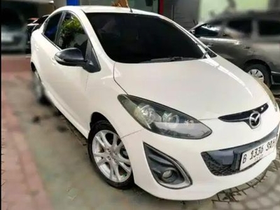 2012 Mazda 2 Sedan R 1.5 AT