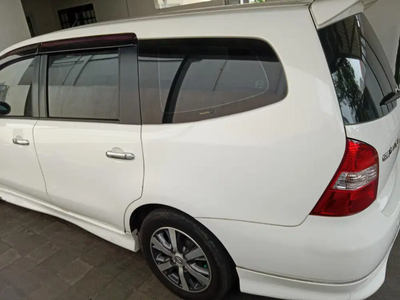 Nissan Grand livina 2012