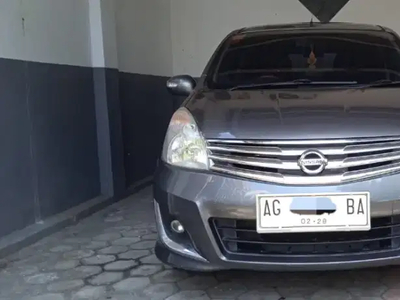 Nissan Grand livina 2013