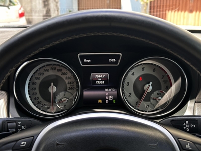 Mercedes-Benz GLA 200 Gasoline 2015 urban dp 7jt mercy siap TT om tante