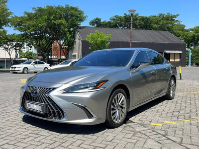 Lexus ES300h 2021