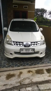 Nissan Grand livina 2010