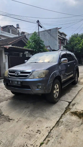 Toyota Fortuner 2005