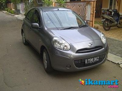 Jual Nissan MARCH Matic 2011 Silverstone