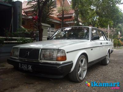 VOLVO 240GL