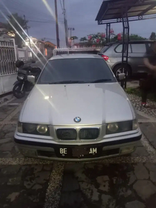BMW 323i 1999