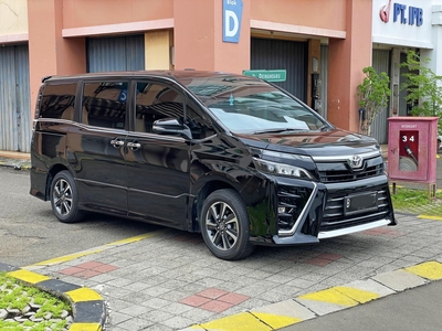 Toyota Voxy 2.0 AT 2019 Black Metalik Km 51rb DP 45jt Siap TT harga tinggi