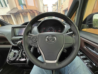 Toyota Voxy 2.0 A/T 2019 dp minim siap Tkr tambah om