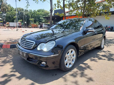 Mercedes-Benz C240 2005