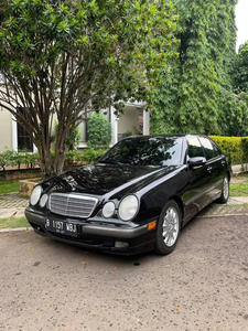 Mercedes-Benz E240 2001