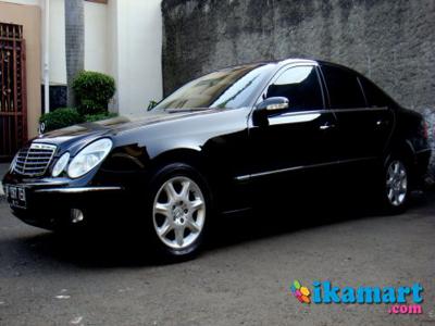 Jual Mercedes-Benz E200 2004 Black
