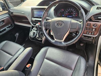Toyota Voxy 2.0 Matic Tahun 2018 Kondisi Mulus Terawat Istimewa Tangan Pertama