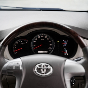 Toyota Kijang Innova V 2013
