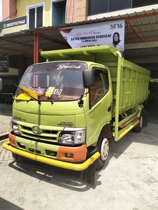 Hino Dutro Th 2009 Dump Truk Bekas - Pekanbaru