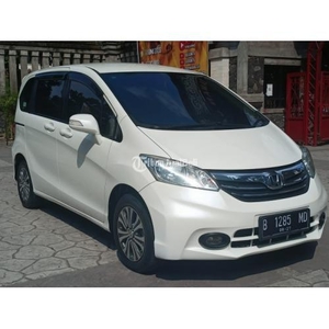 Honda FREED PSD AT 2012 Warna Putih Plat B Terawat Mobil Siap Pakai - Solo