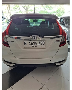 Mobil Honda Jazz 2017 Putih Dirawat dan Diservise Rutin - Malang