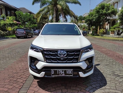 Mobil Toyota Fortuner 24 GR Sport AT Diesel Putih Thn 2021 - Bandung Barat