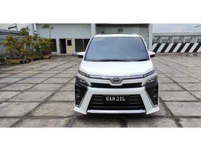 Mobil Toyota Voxy 2.0 2018 AT Bekas Siap Pakai - Jakarta Utara