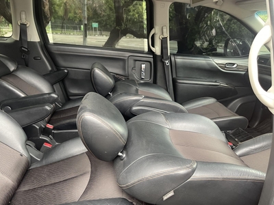 Dijual mobil Nissan Elgrand 2.5 Automatic 2014 Hitam siap pakai
