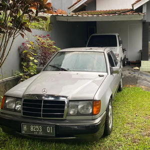 Mercedes-Benz E230 1990
