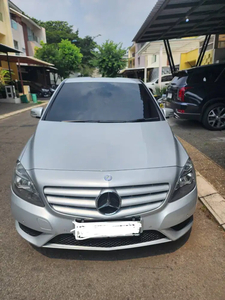 Mercedes-Benz B200 2013