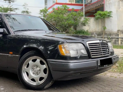 Mercedes-Benz E320 1995