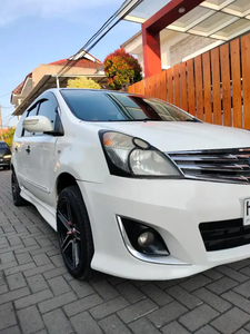 Nissan Grand livina 2012