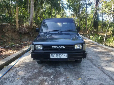 Toyota Kijang Super 1990