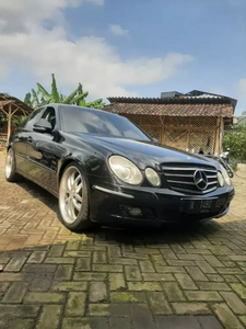 Mercedes-Benz E200 2004