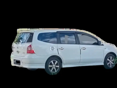 Nissan Grand livina 2012