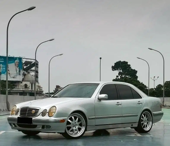 Mercedes-Benz E240 2000