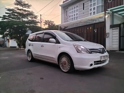 Nissan Grand livina 2011