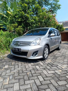 Nissan Grand livina 2012