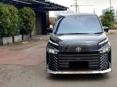 Toyota Voxy 2023