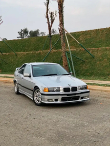 BMW 323i 1997