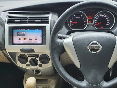 Dp10jt Nissan Grand Livina SV 2016 matic hitam km75rb record cash kredit proses bisa dibantu