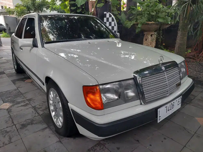 Mercedes-Benz 200 1988