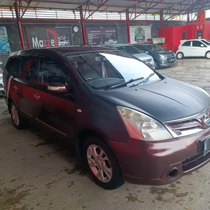 Nissan Grand livina 2011