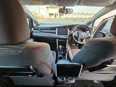 Toyota Kijang Innova V A/T bensin 2021 Putih
