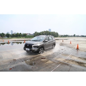 Kredit Mobil Mitsubishi Xpander Cross DP 100 juta - Tangerang Selatan Banten