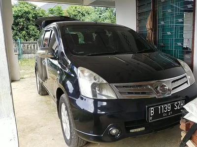 Nissan Grand livina 2012