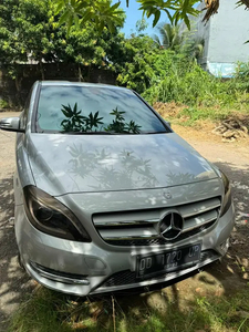 Mercedes-Benz B200 2012